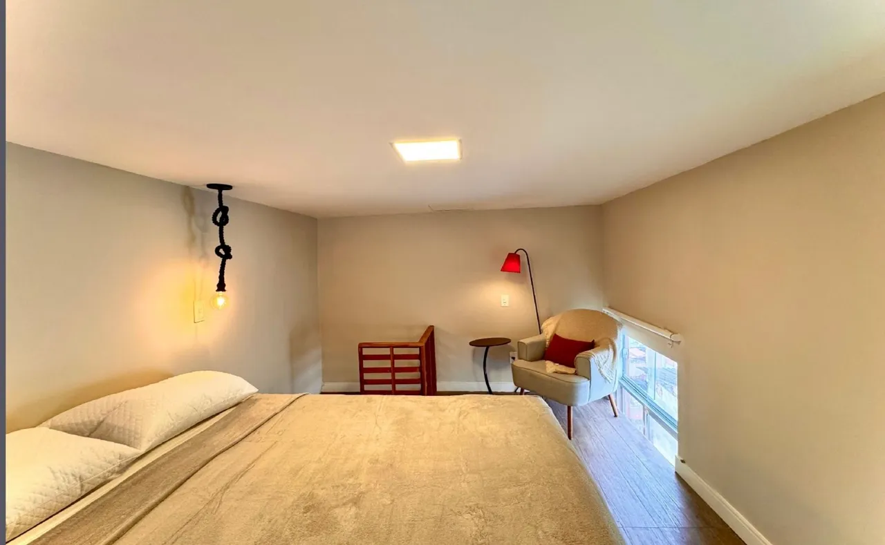 Furnished apartment, 25 m², with wood or laminate floors — photo 6