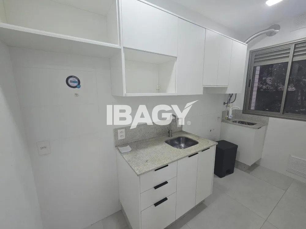 2-bedroom apartment in a building with a gym — photo 2