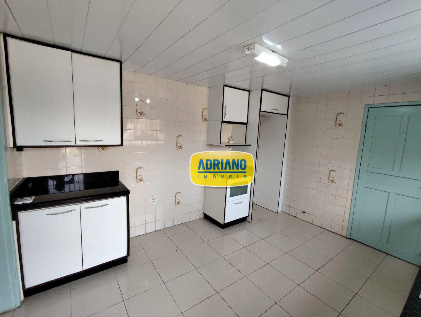 2-bedroom house with a bathtub in Florianópolis — photo 2