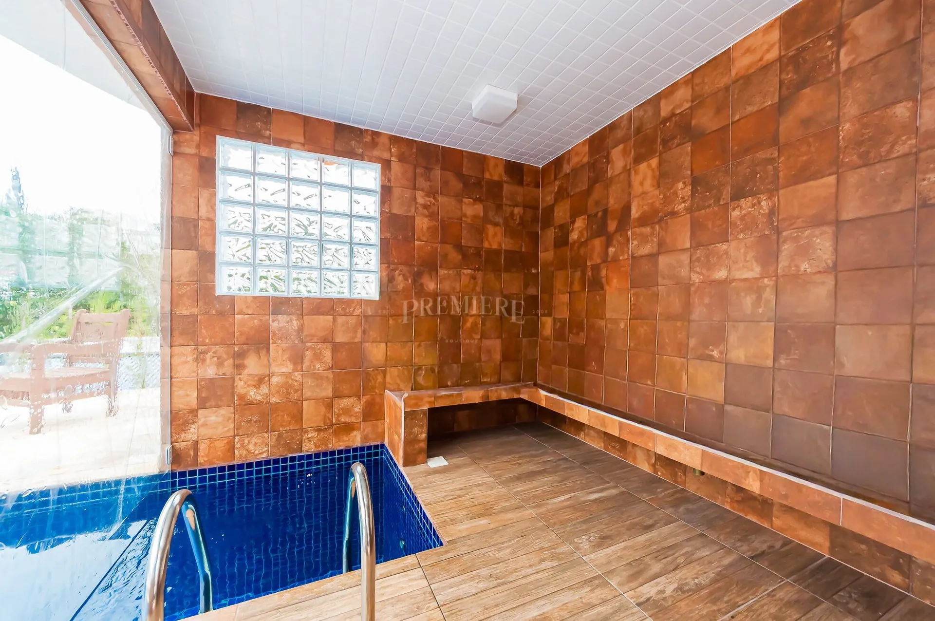House with 3 en-suite bedrooms and 450 m² — photo 48