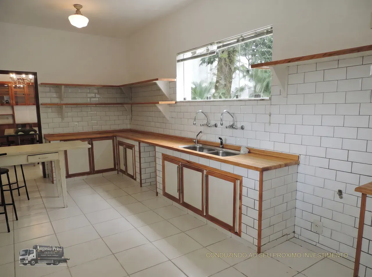550 m² house with a grill on the balcony and a water view — photo 7