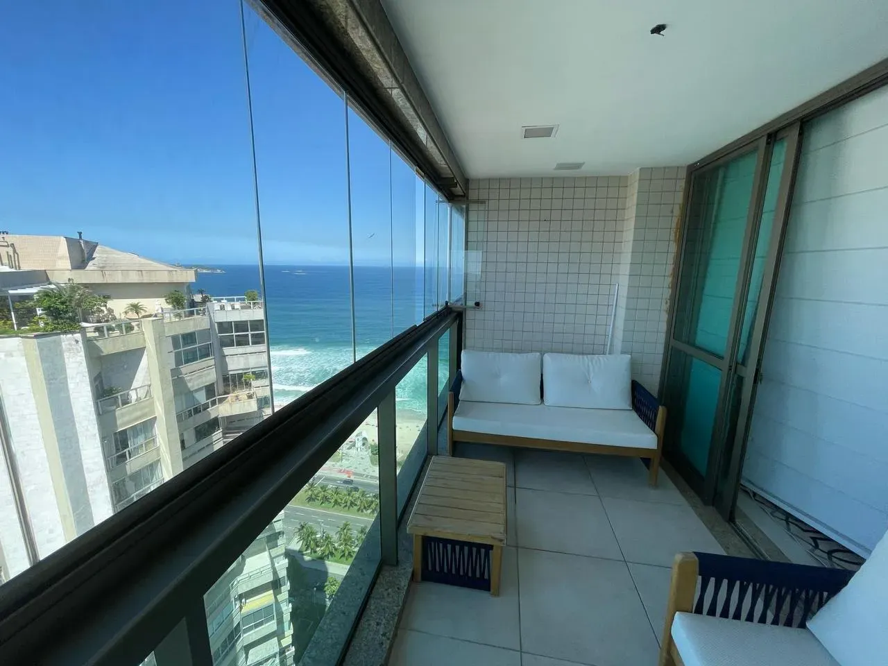 Furnished 350 m² apartment with 3 bedrooms and 6 baths — photo 20