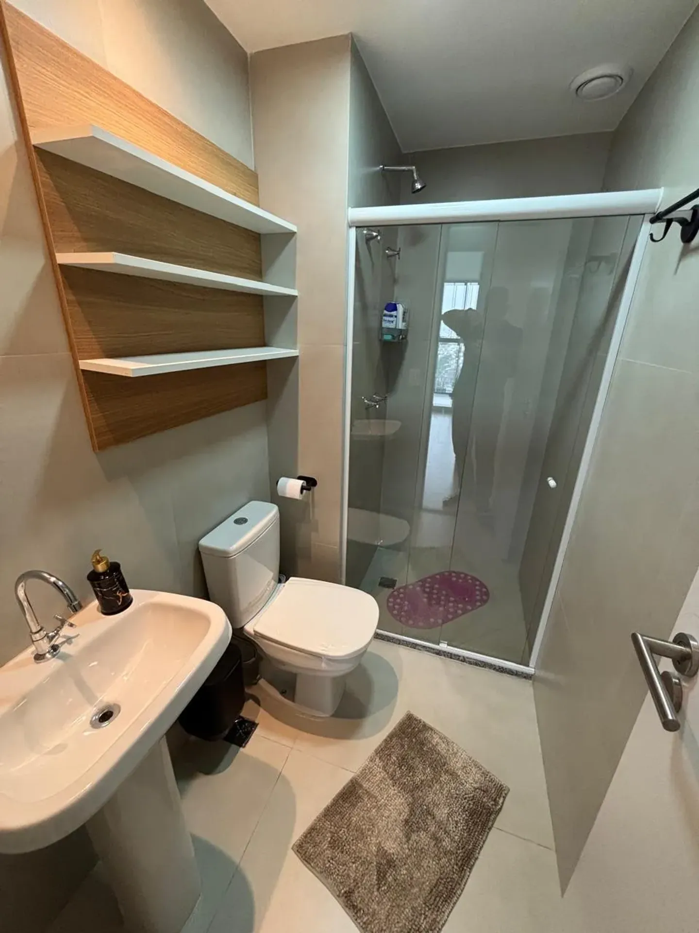 Квартира 83 м² з панорамними вікнами та заскленим балконом — photo 17