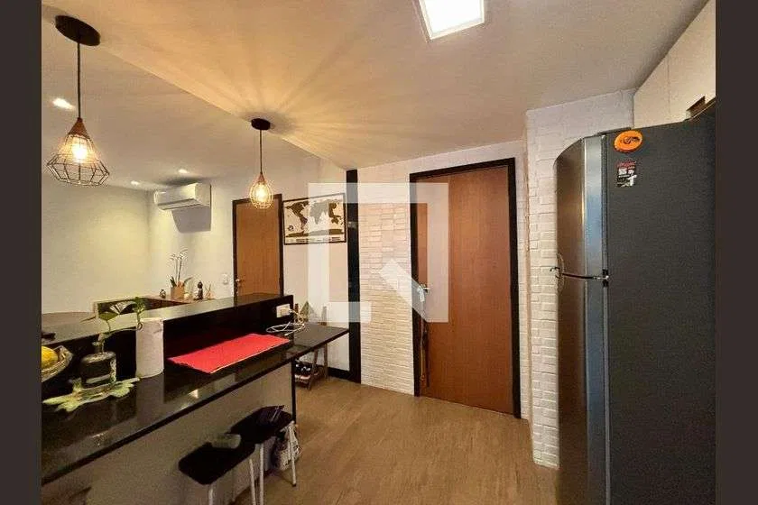 Renovated 2-bedroom apartment with city view, 85 m² — photo 25