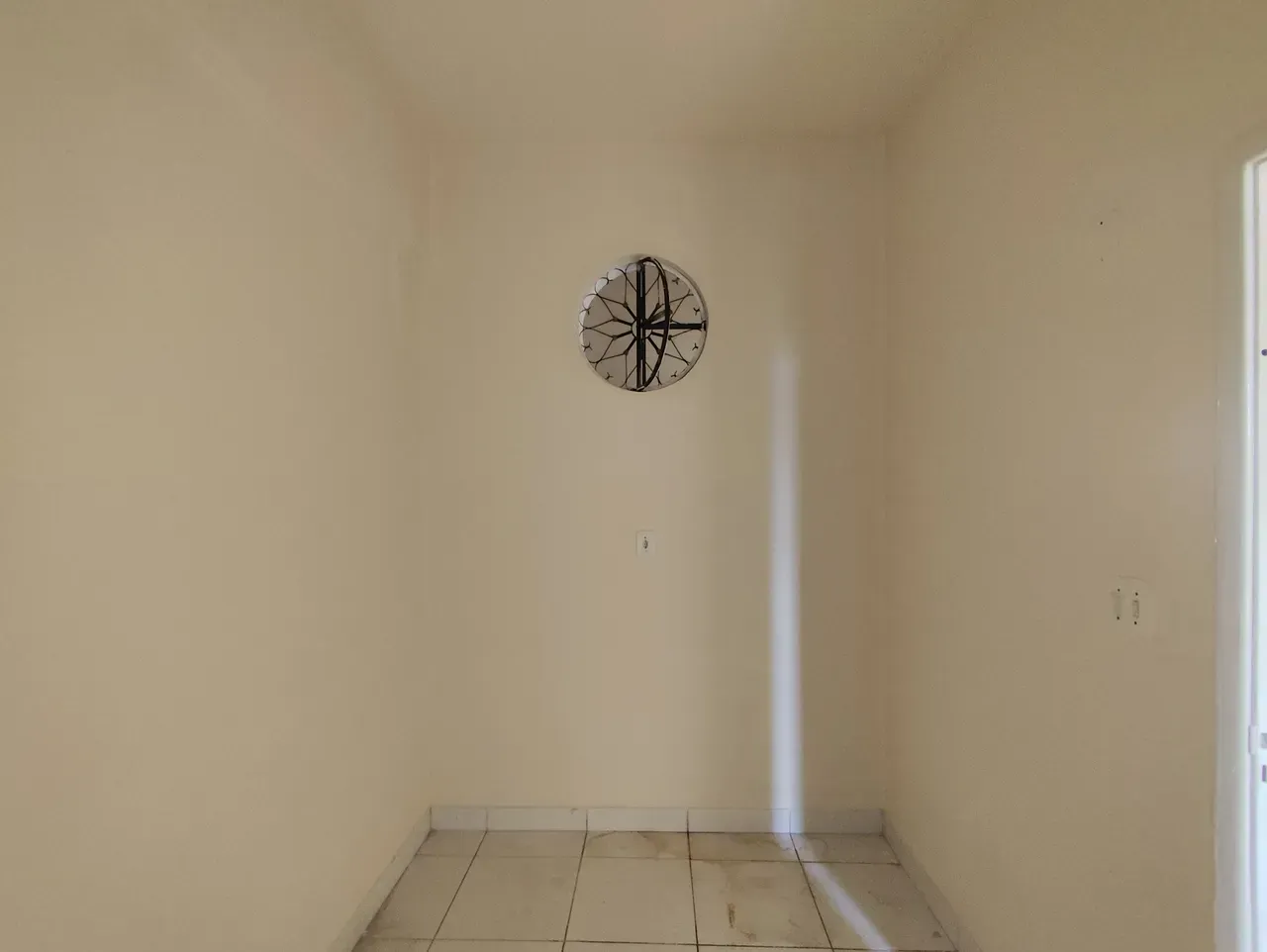 Unfurnished apartment with 3 bedrooms and 1 bathroom — photo 16
