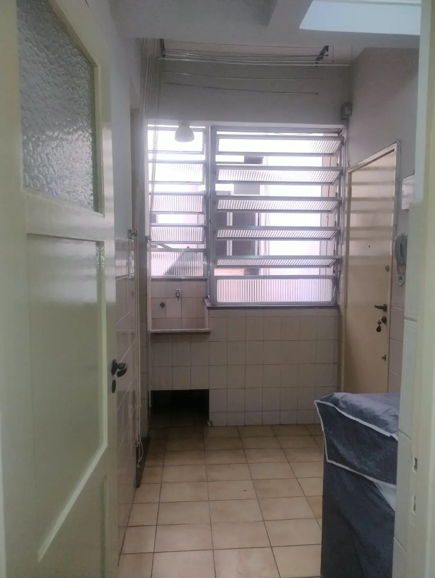 Furnished apartment, 40 m², with a glass-enclosed balcony — photo 35