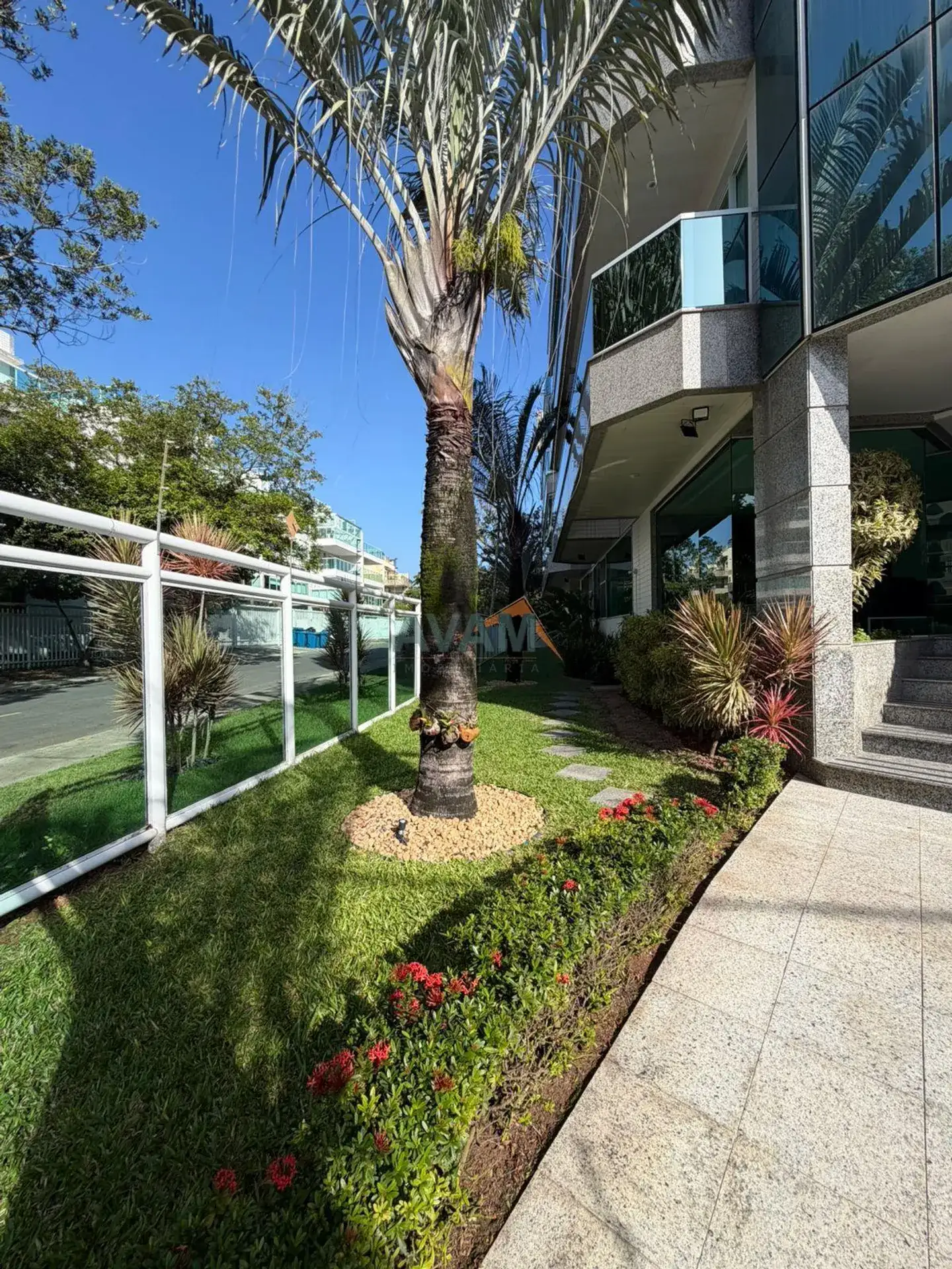 Glass-enclosed balcony in a 3-bedroom apartment, 80 m² — photo 38