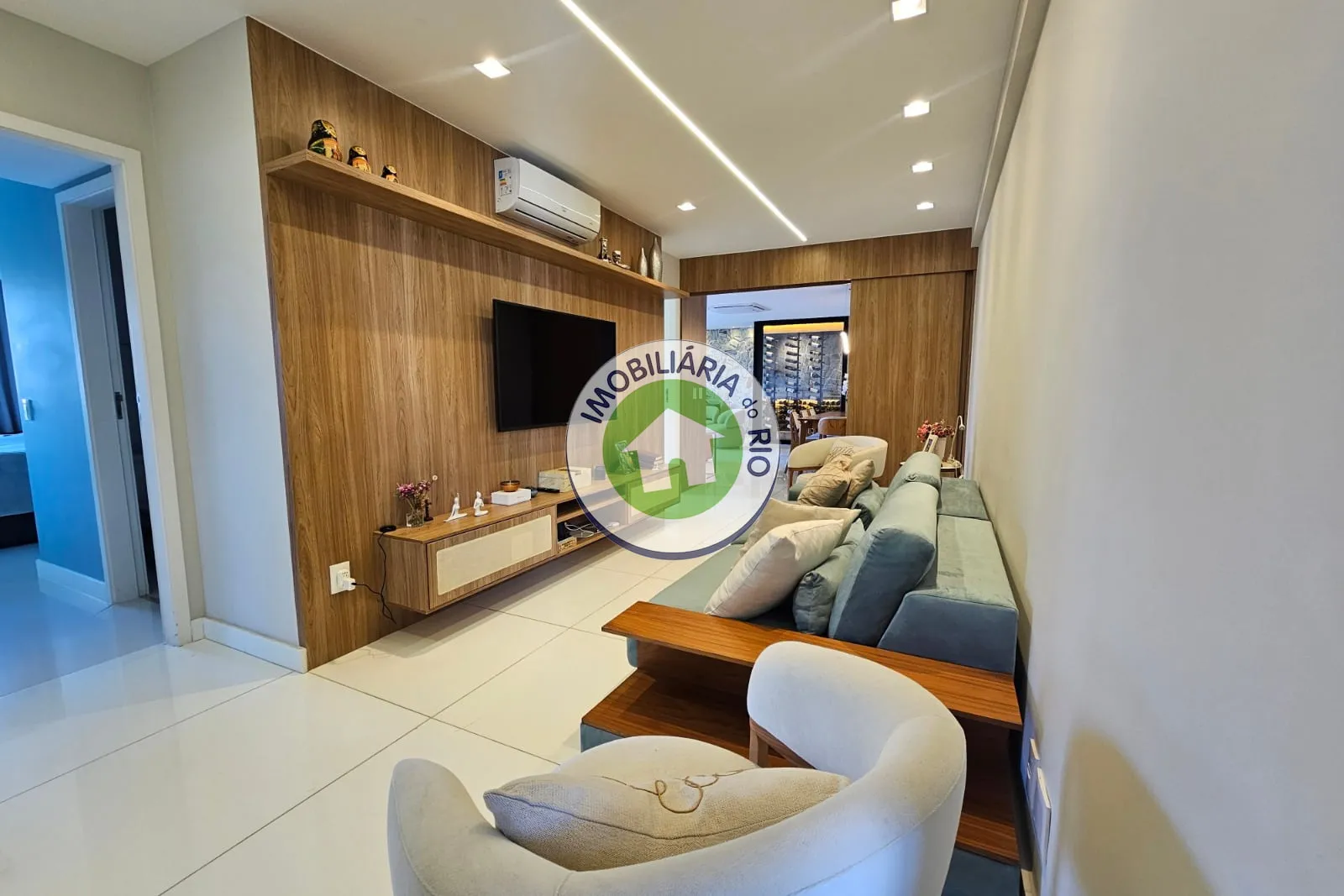 Unfurnished apartment with 4 bedrooms and glass balcony — photo 34