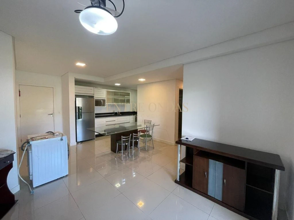 Glass-enclosed balcony in a 2-bedroom apartment, 85 m²