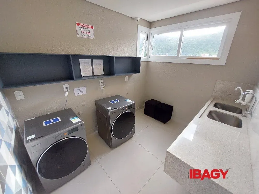 Apartamento de 1 dormitorio con cocina abierta — photo 27