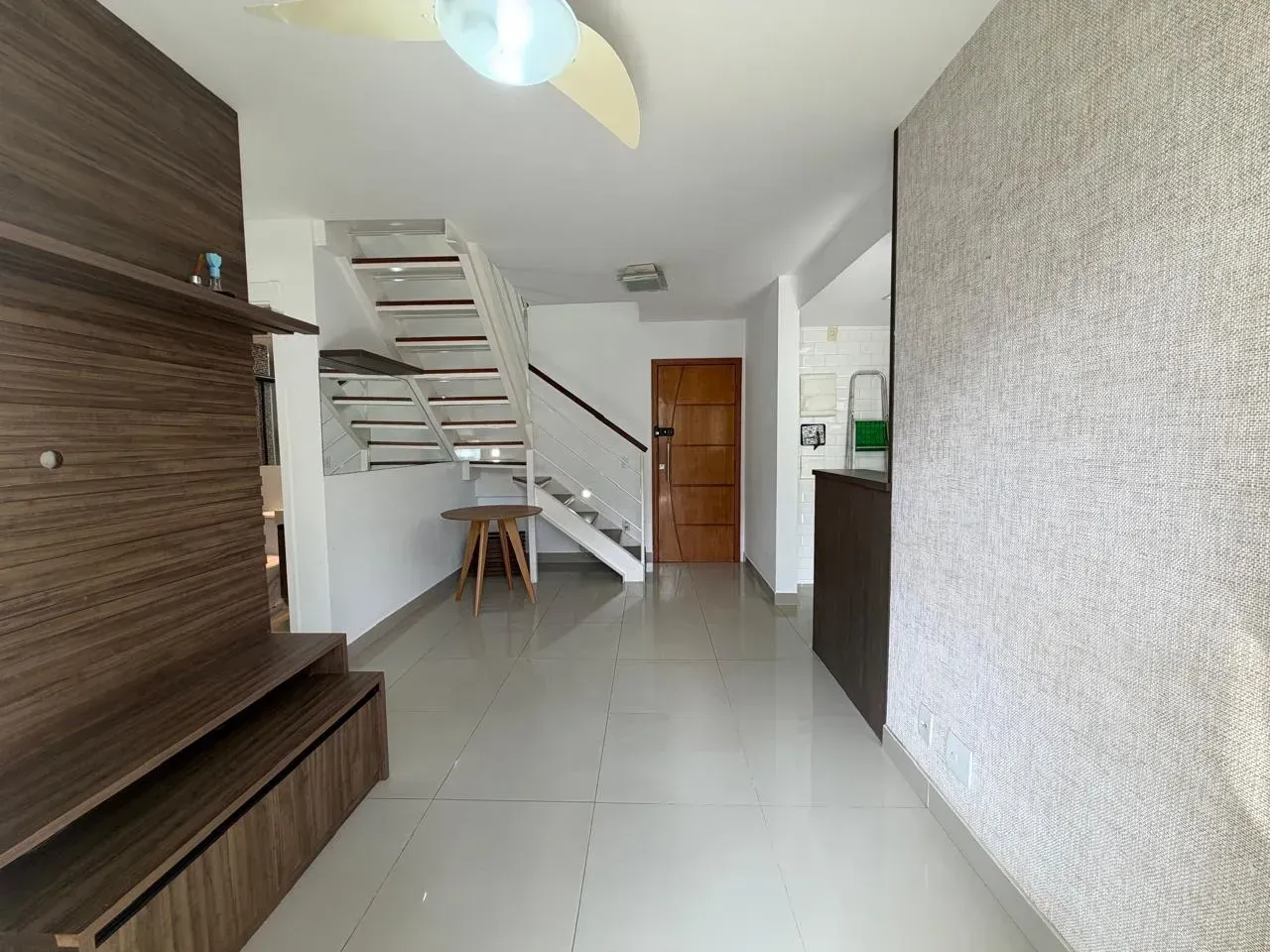 4-bedroom apartment with a closed-in balcony — photo 8