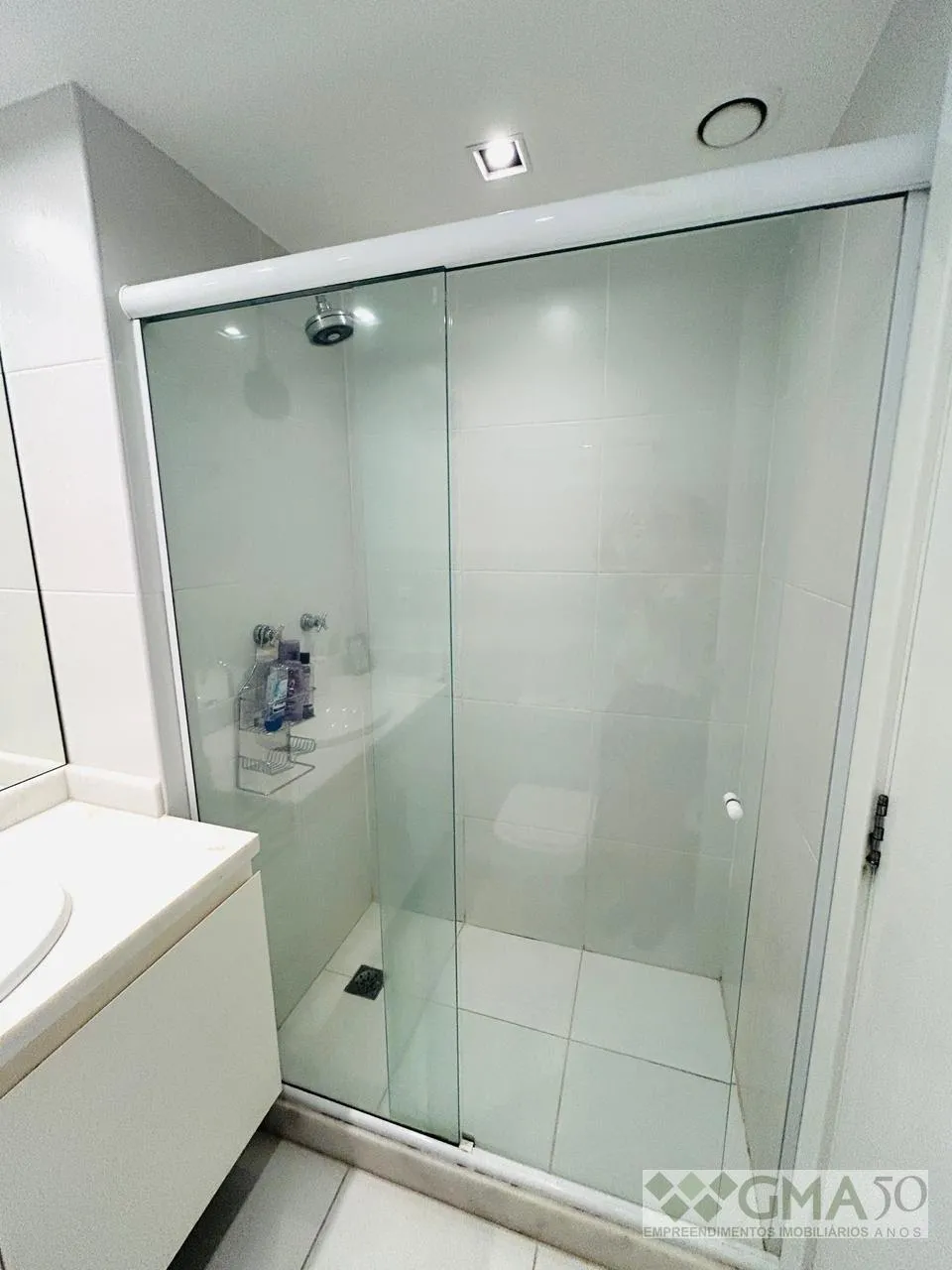 Furnished apartment with 2 bedrooms and a glazed balcony — photo 17