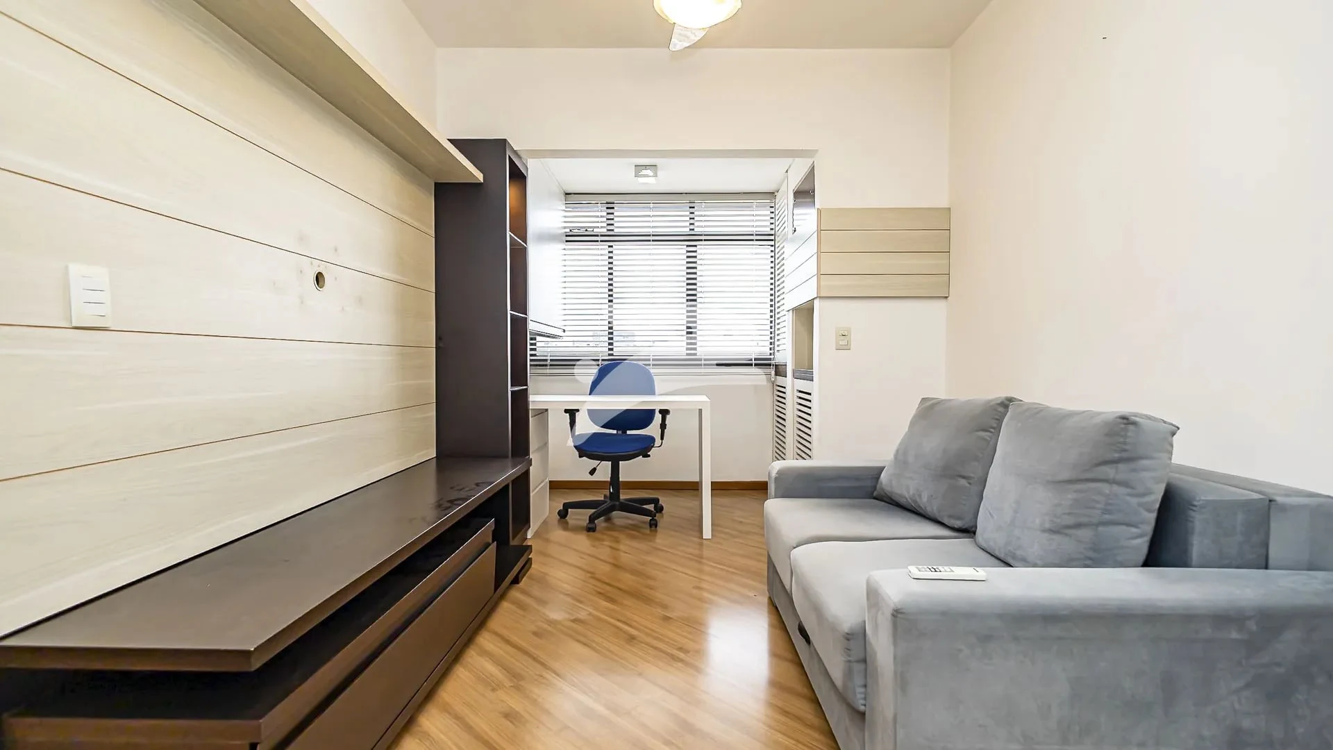 Furnished 1-bedroom apartment with covered parking — photo 9