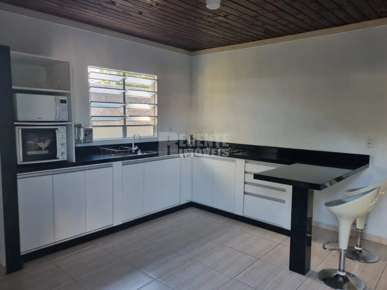 3-bedroom house with a garden — photo 2