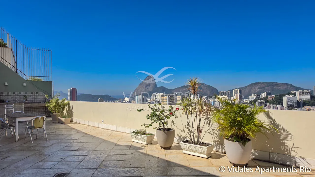 Furnished 715 m² apartment with 4 en-suite bedrooms — photo 50