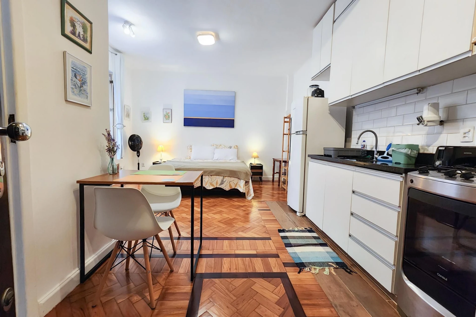 Monoambiente con espacio de home office en Rio de Janeiro