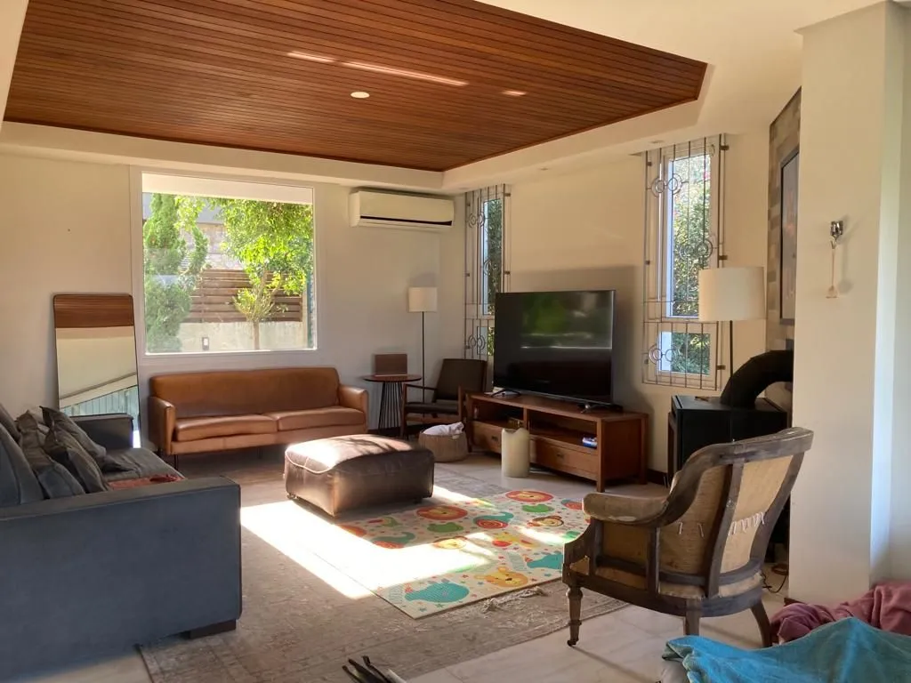 Furnished house with 3 en-suite bedrooms and 4 baths