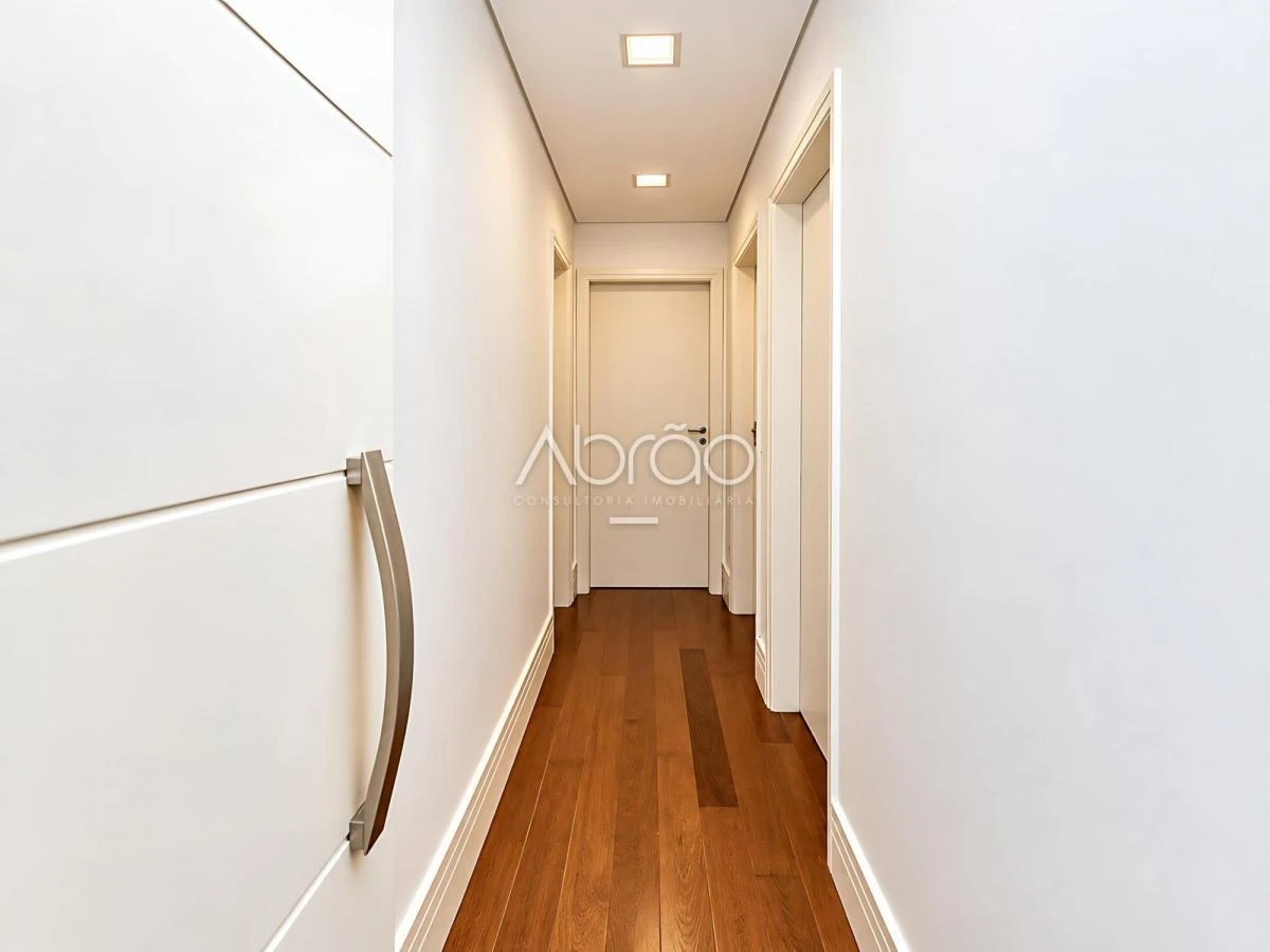 Furnished apartment, 192 m², with a glass-enclosed balcony — photo 30