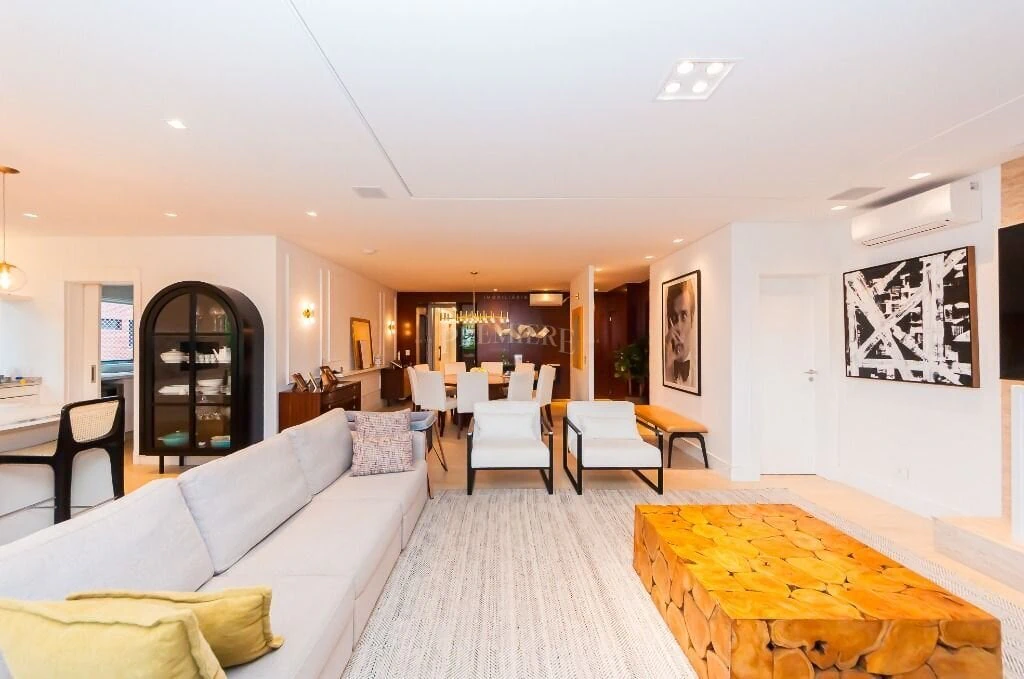 266 m² apartment with a walk-in closet and a bathtub — photo 26