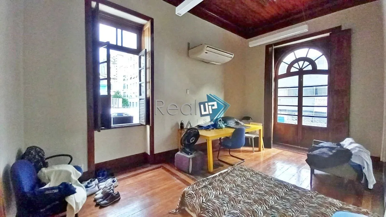 Colonial-style house with 3 bedrooms and a balcony — photo 40