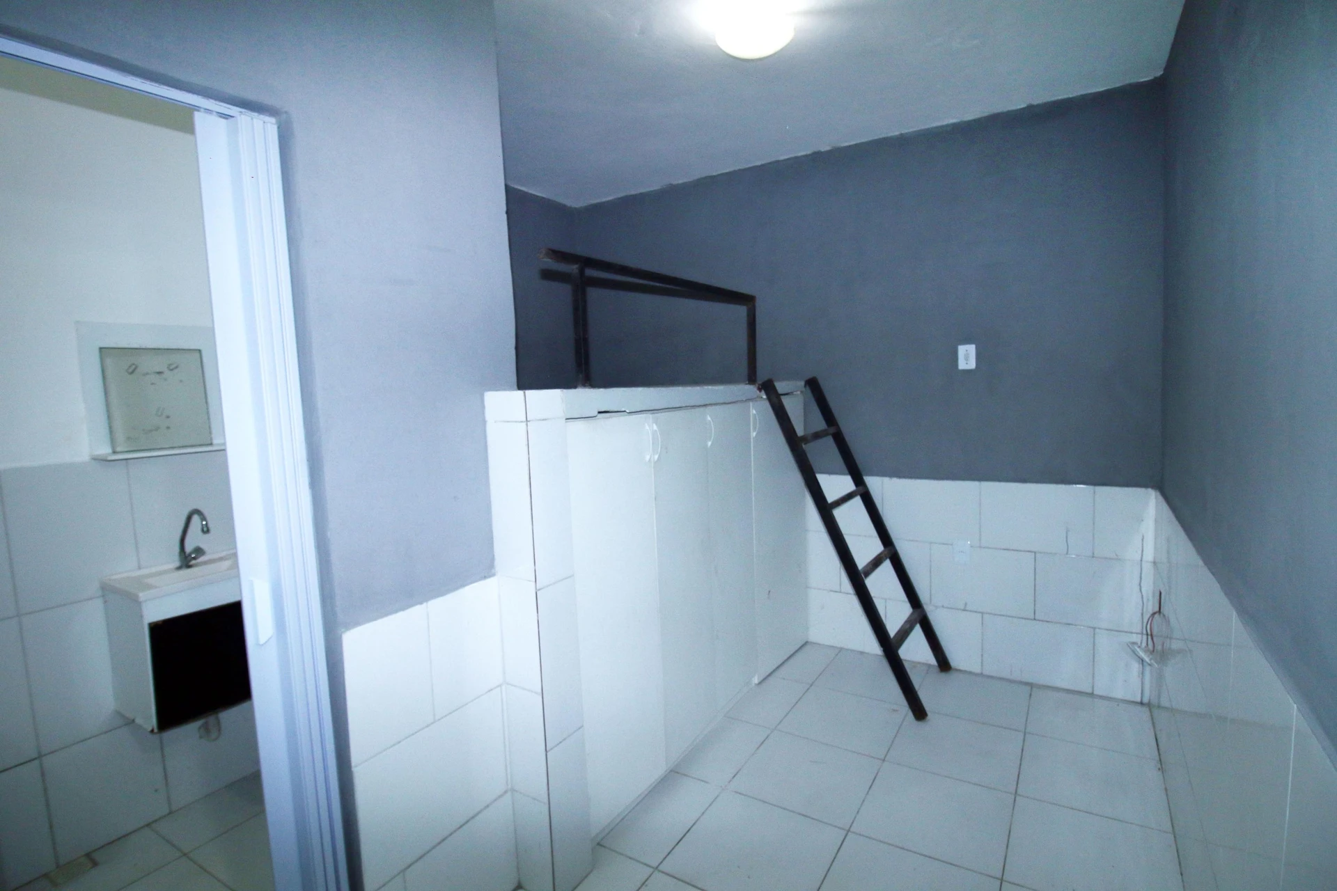 Unfurnished studio with 1 bedroom and a gas stove — photo 12