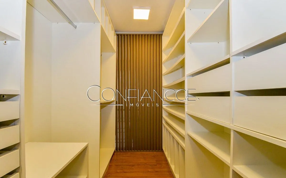 Камін та 4 спальні: будинок 250 м² — photo 41
