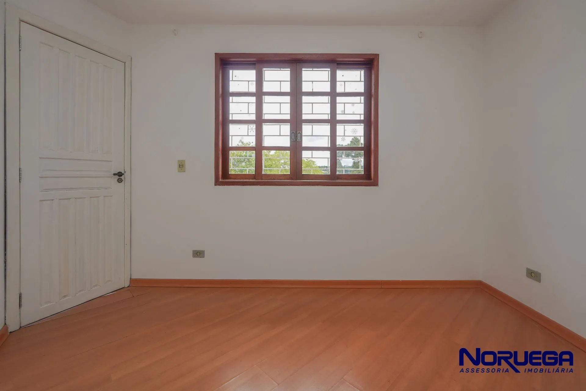 3-bedroom house with a grill on the balcony — photo 20