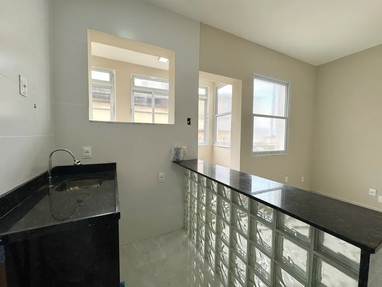 Glass-enclosed balcony in a one-bedroom apartment, 39 m² — photo 3