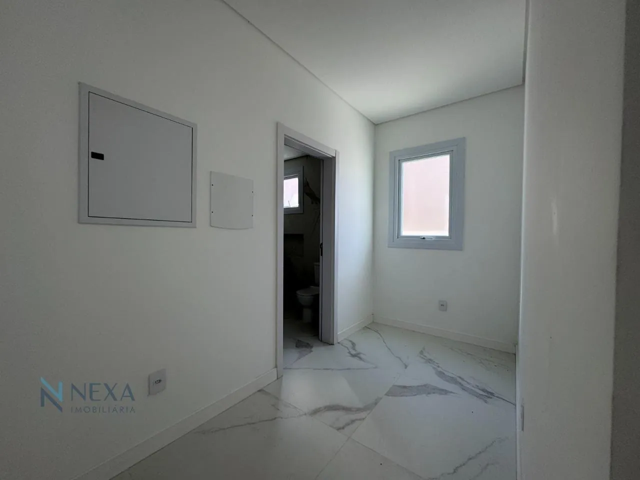 Single-level house with 4 en-suite bedrooms and 360 m²