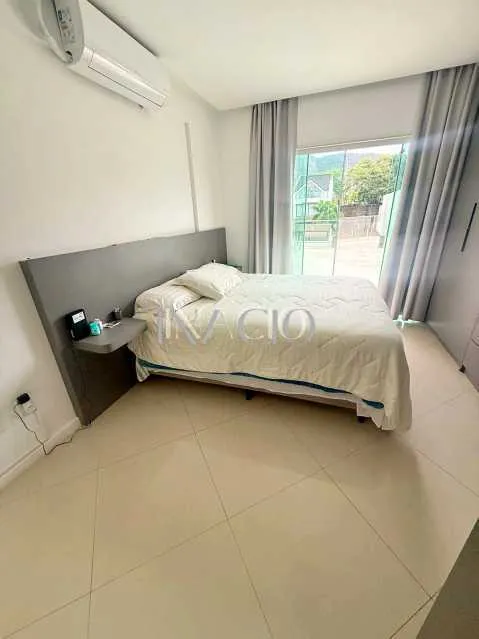 400 m² house with a glass-enclosed balcony and a bathtub — photo 14