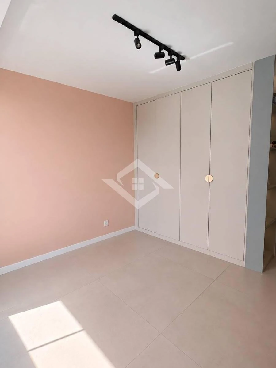 184 m² unfurnished apartment with 3 en-suites and parking — photo 3