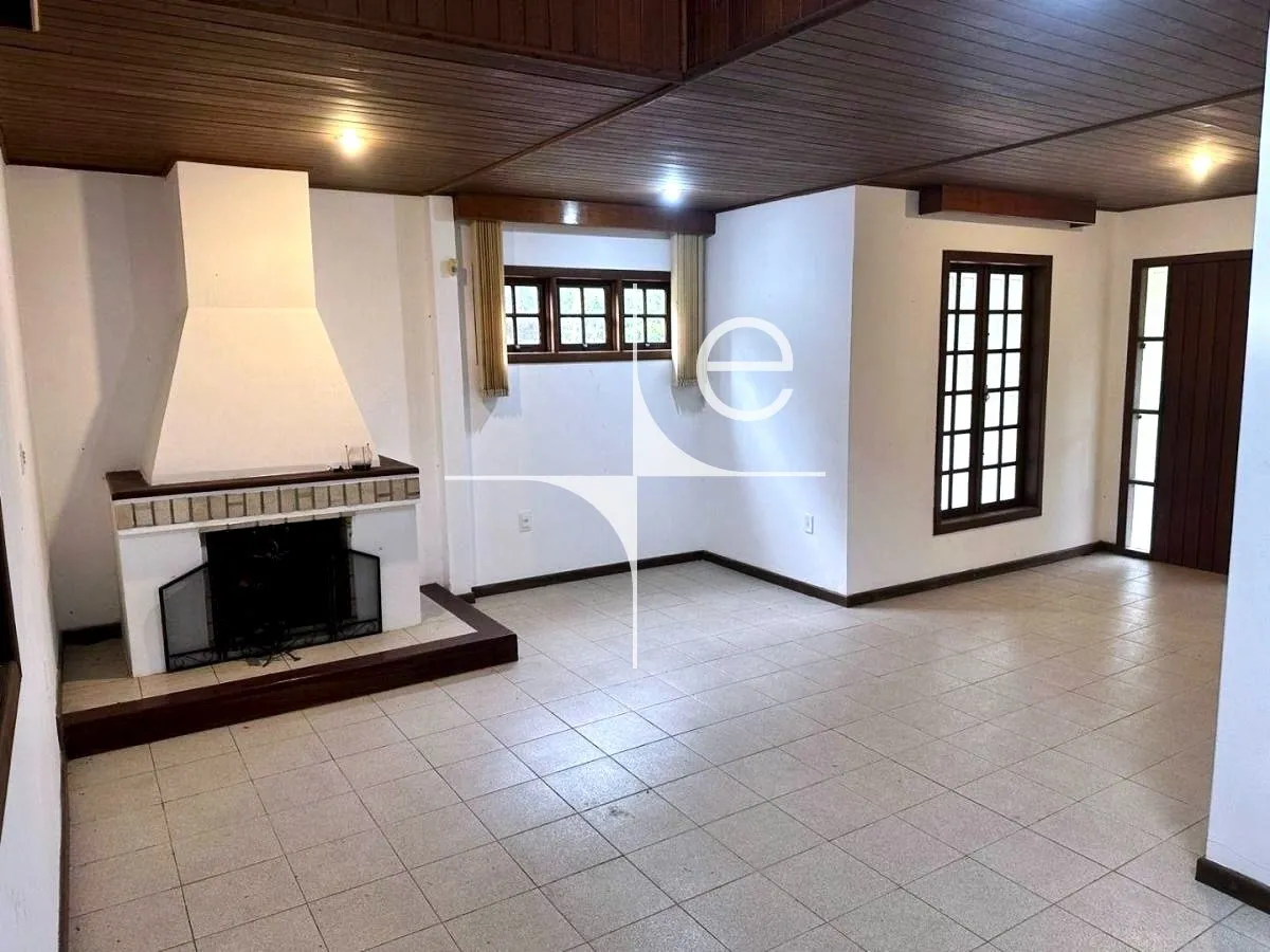 House with 3 bedrooms and 5 bathrooms, 481 m² — photo 3