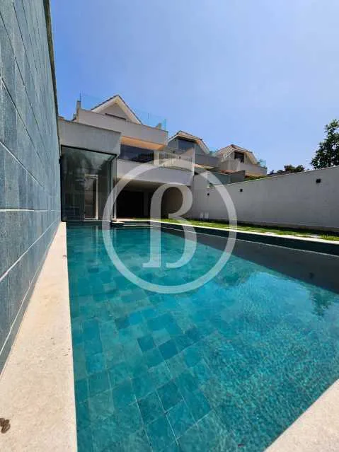 House with 4 bedrooms, 5 bathrooms and open-plan kitchen — photo 12