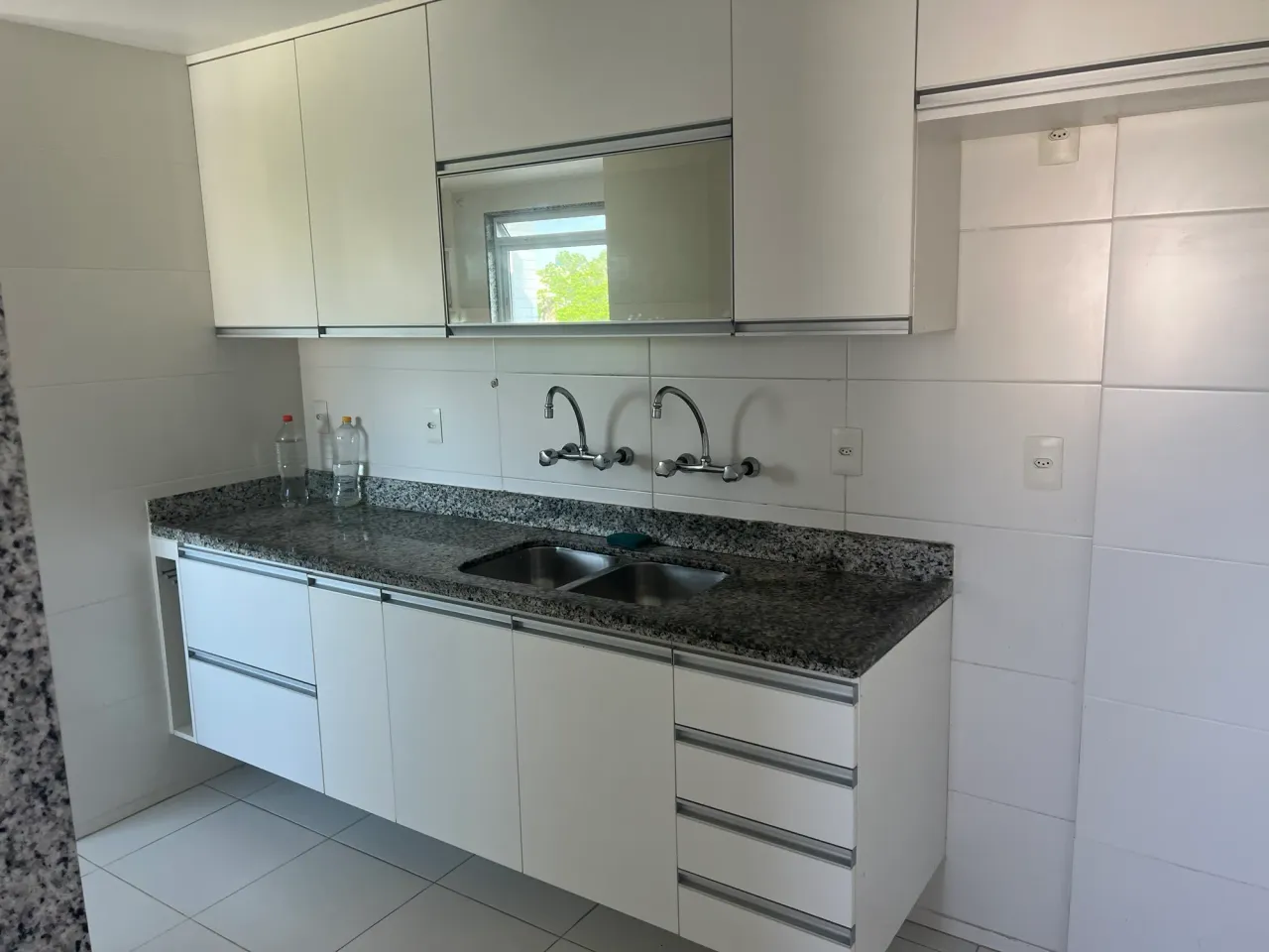 Unfurnished apartment with 3 bedrooms and 3 bathrooms — photo 2