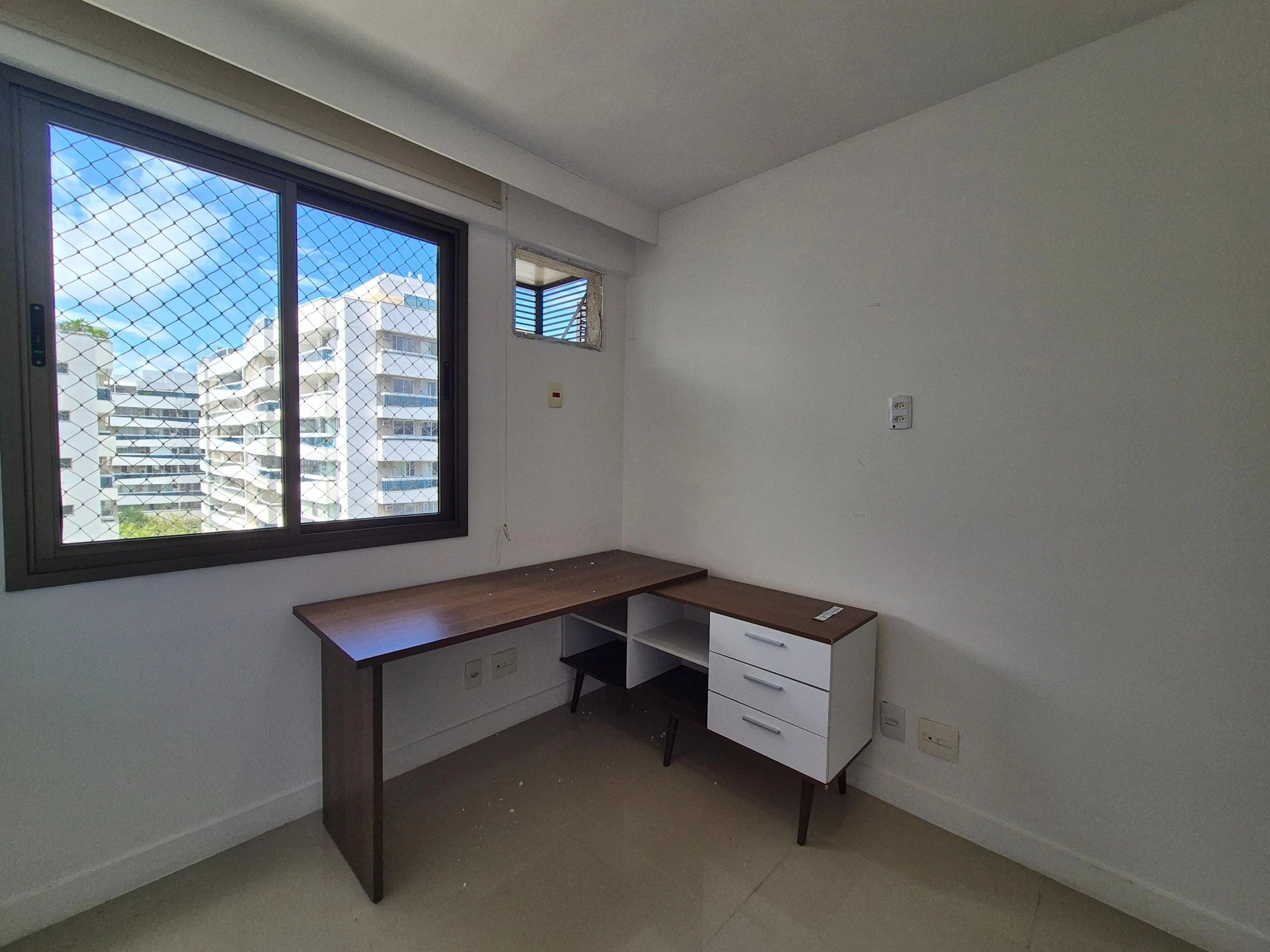 3-bedroom apartment with balcony and open-plan kitchen — photo 13