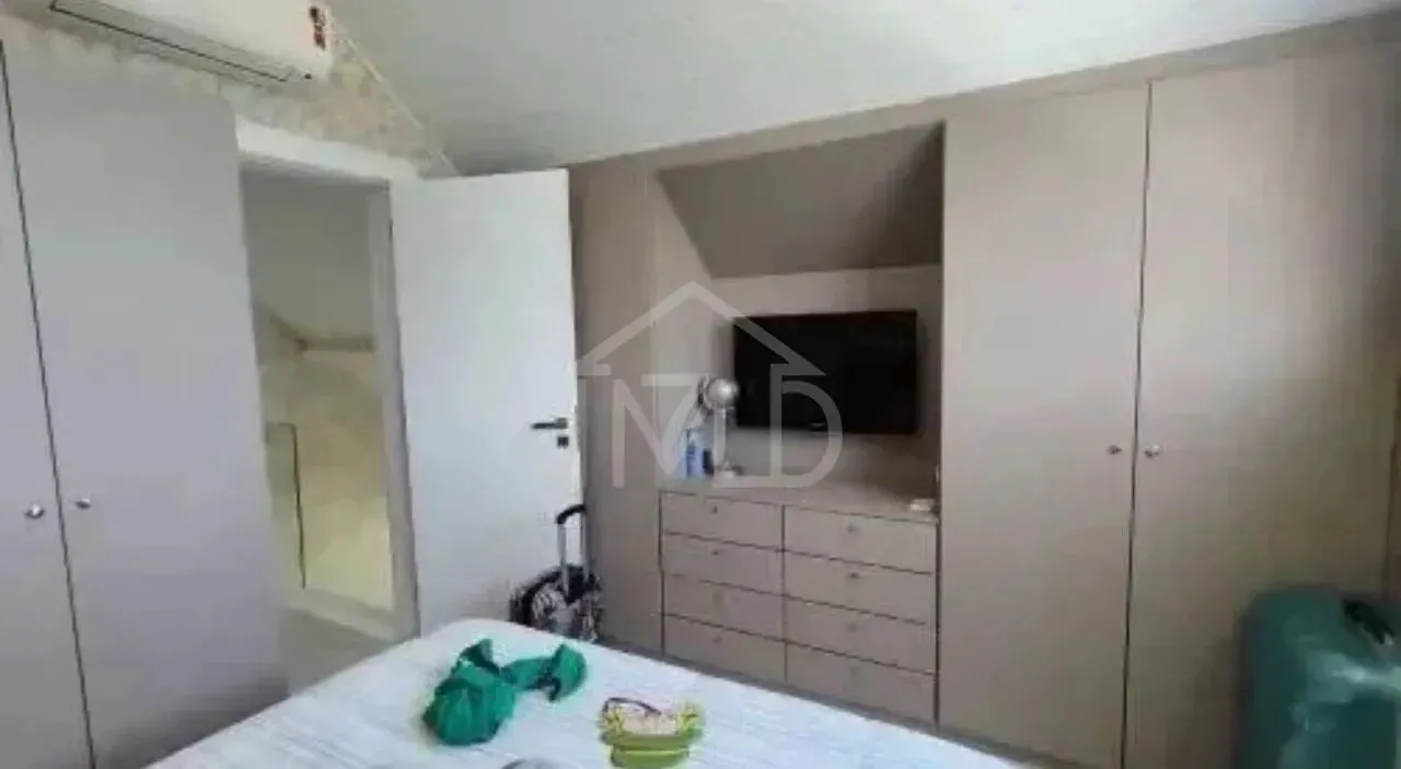 Furnished house with 5 bedrooms and 300 m² plus balcony — photo 8