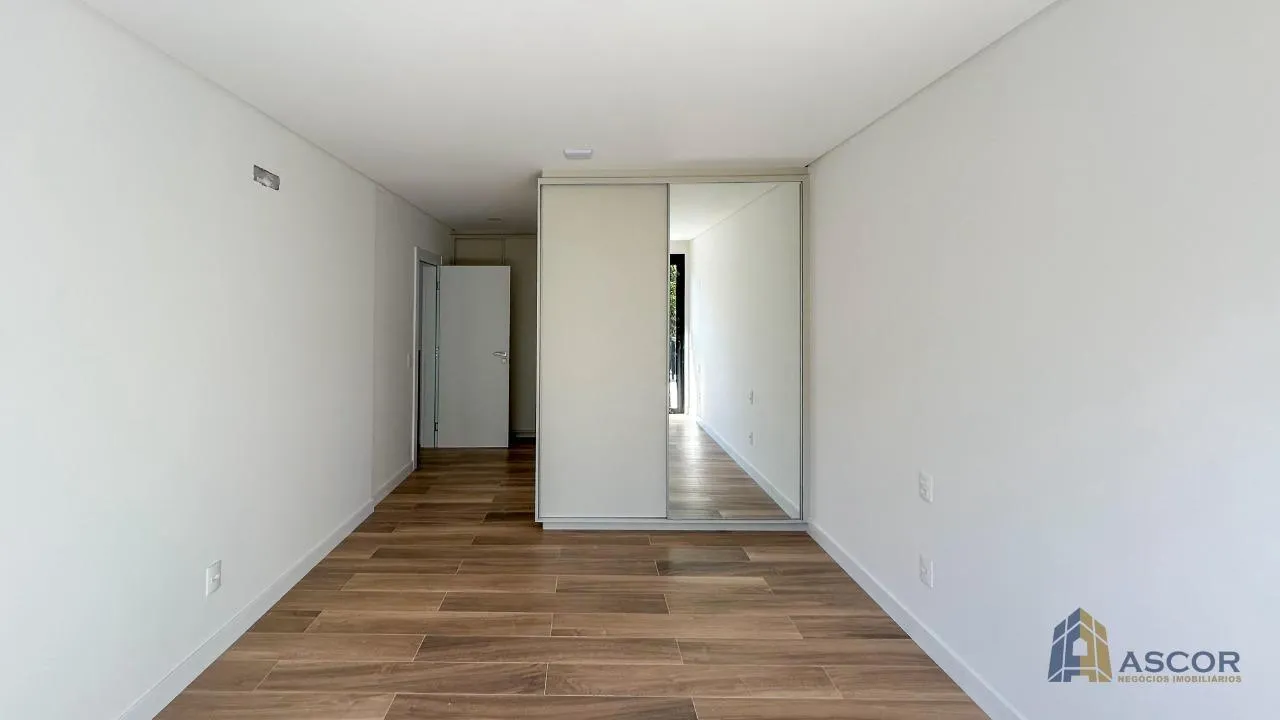 Garden in a 4-bedroom house, 250 m² — photo 23