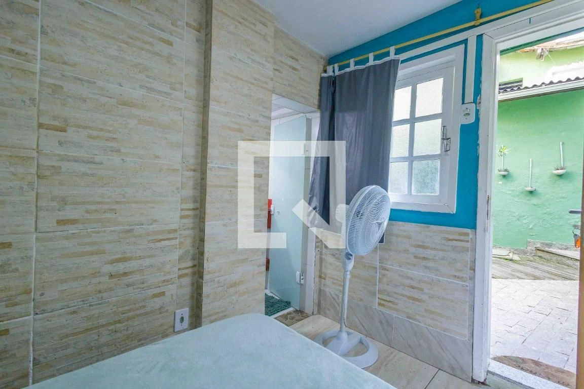 House with 6 bedrooms, private garden and condo pool — photo 14