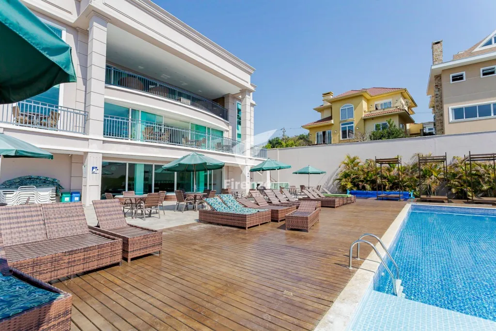Furnished house with 4 bedrooms and 320 m² — photo 61