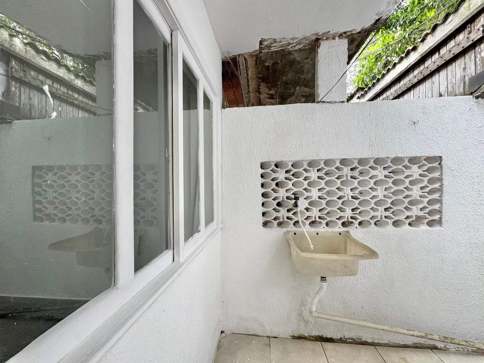 One-bedroom house with a garden in Rio de Janeiro — photo 17
