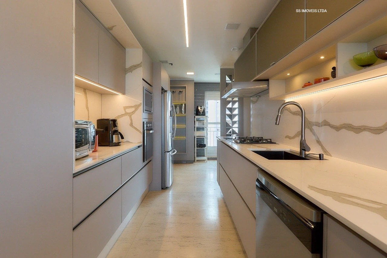 Departamento con ventanales de piso a techo en Curitiba — photo 21