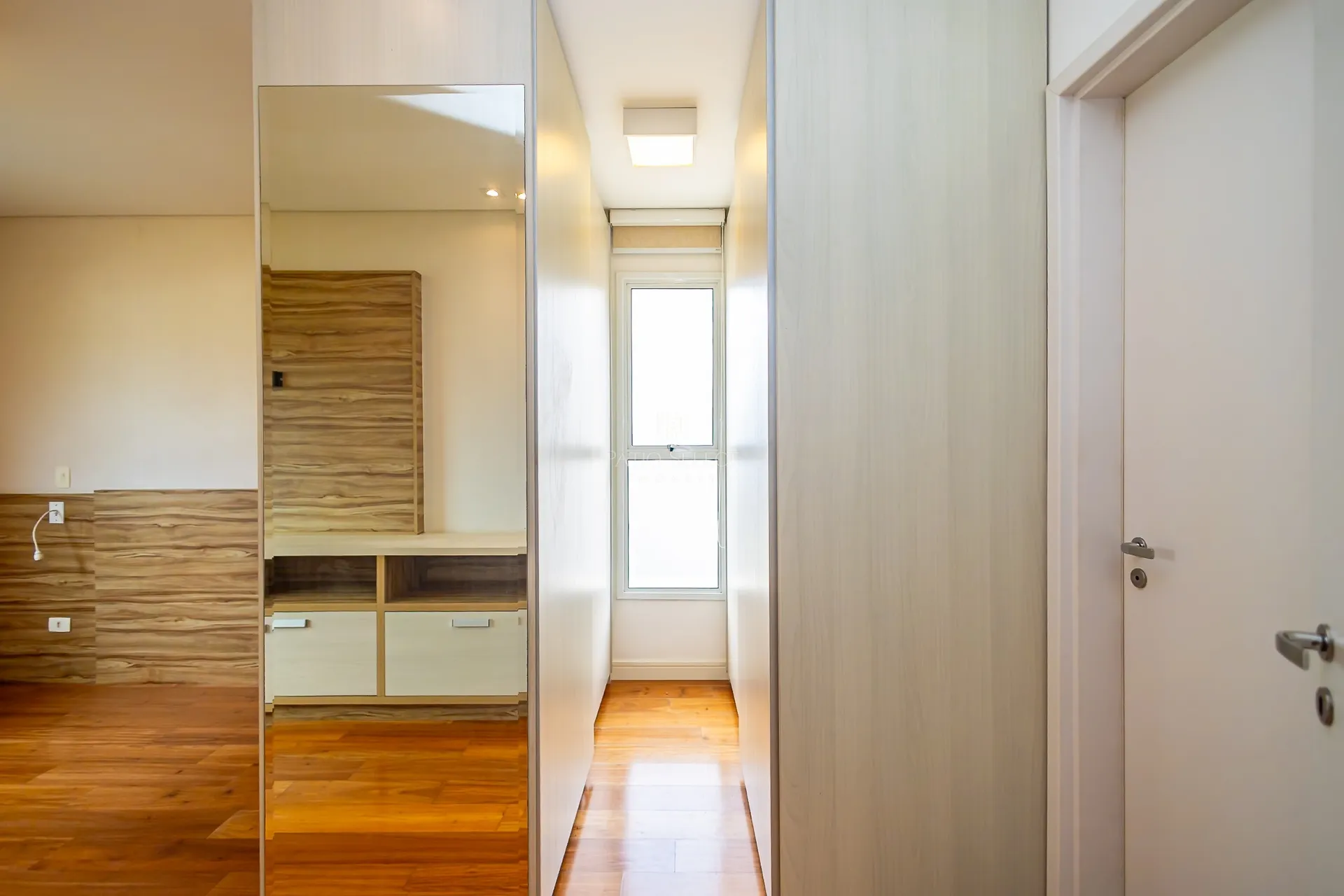 4-bedroom apartment with a fireplace — photo 44