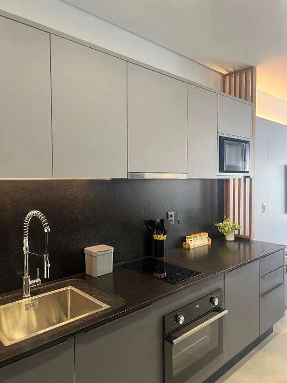 Furnished 1-bedroom apartment with an open kitchen