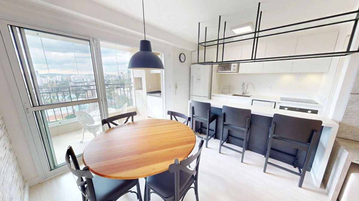 Furnished apartment, 95 m², with a glass-enclosed balcony — photo 11