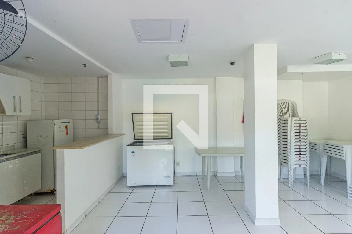2-bedroom apartment in a building with a gym — photo 3
