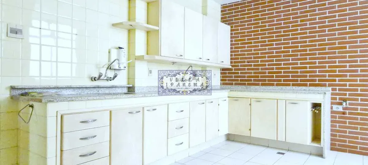 4-bedroom apartment with a bathtub in Rio de Janeiro