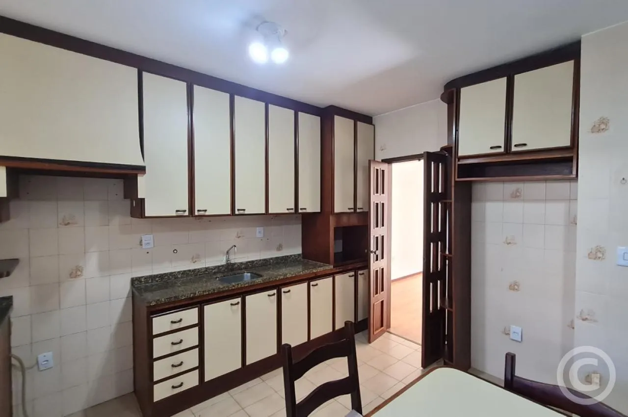 Apartment, 102 m², with wood or laminate floors — photo 5