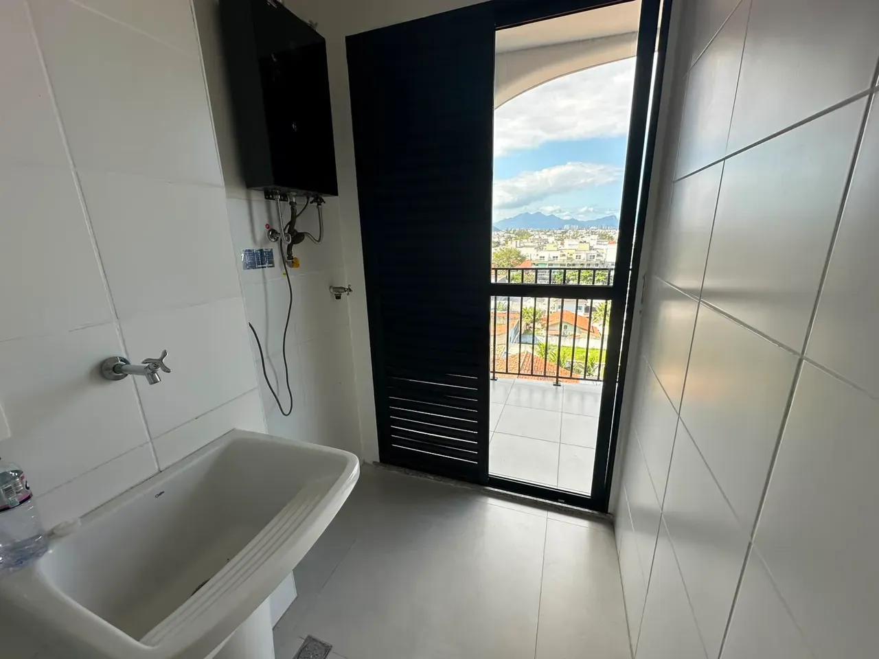 Apartment with open-plan kitchen and en-suite bedroom — photo 5