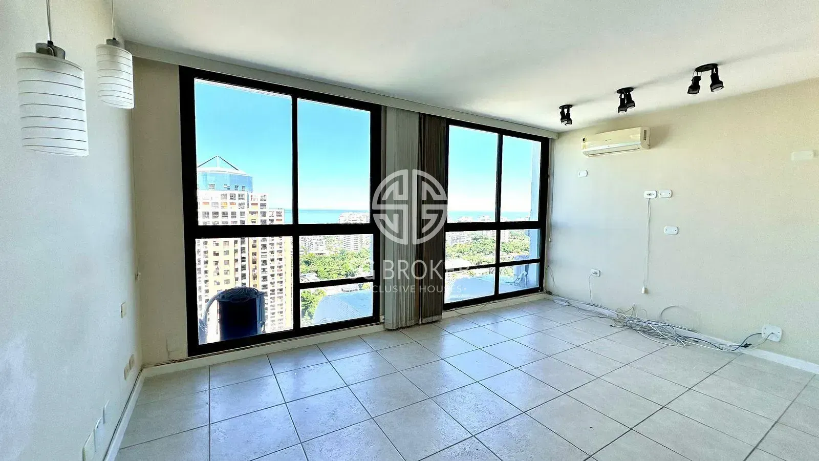 Apartment with 3 bedrooms and 5 bathrooms, with a balcony — photo 12