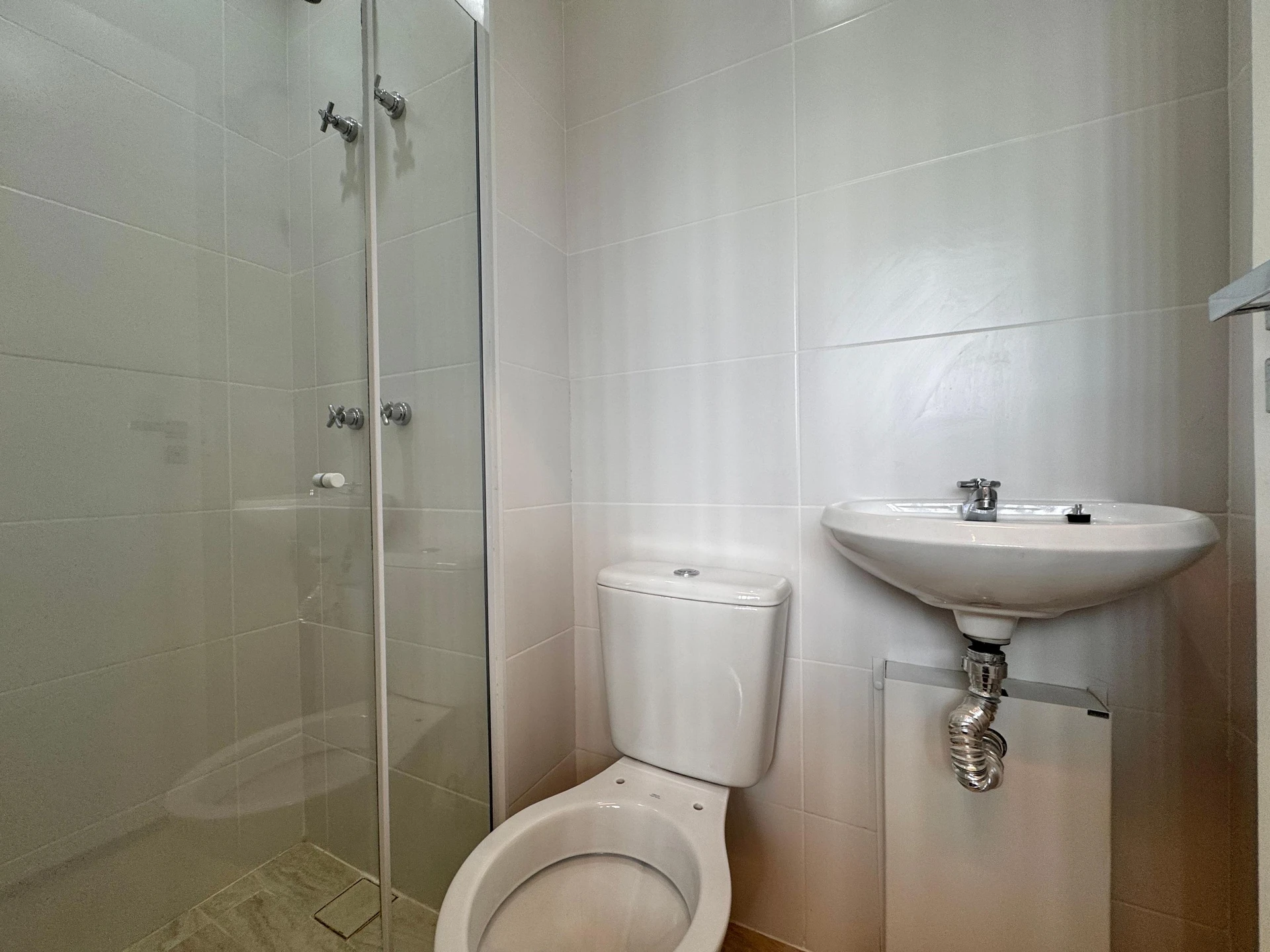 Furnished apartment with 3 en-suite bedrooms and balcony — photo 81